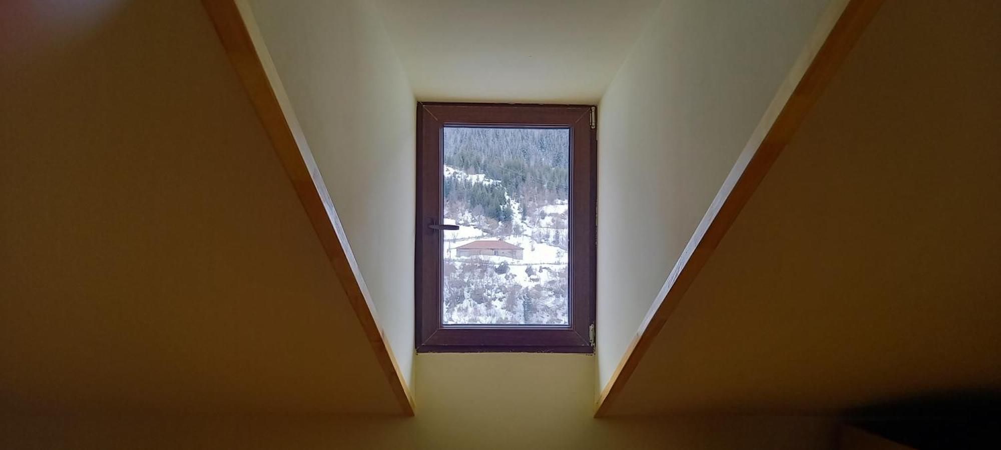 Lisaneli Otel Mestia Oda fotoğraf